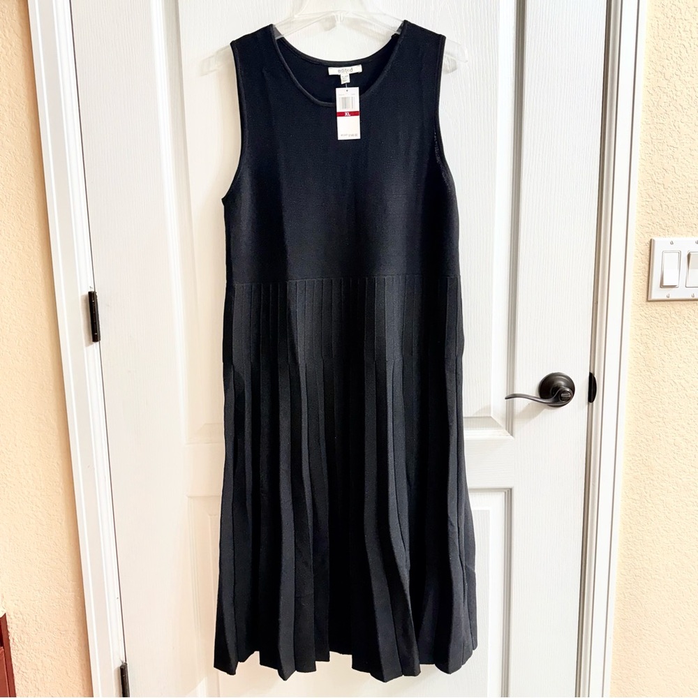 Elegant Black Sleeveless Dress